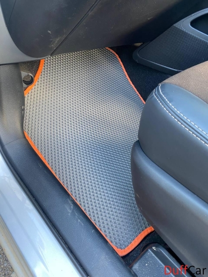 Автомобильные коврики Toyota Sienta правый руль  (2015 - 2018)